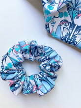 Load image into Gallery viewer, Patterned Swim Scrunchie
