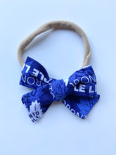 Load image into Gallery viewer, Toronto Maple Leafs Classic Bow
