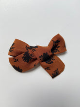 Load image into Gallery viewer, Vintage Harvest Classic Hair Bow
