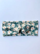 Load image into Gallery viewer, Daisy Twist Headband
