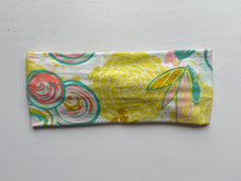 Load image into Gallery viewer, Retro Floral Twist Headband
