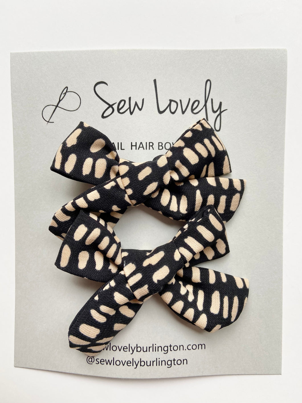 Speckled Black Pigtail Bow Set