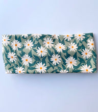 Load image into Gallery viewer, Daisy Twist Headband
